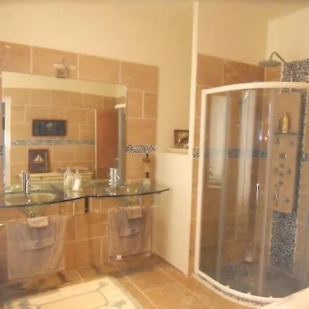 Propriete De 2 Chambres Avec Piscine Partagee Jardin Clos Et Wifi A Beaune
